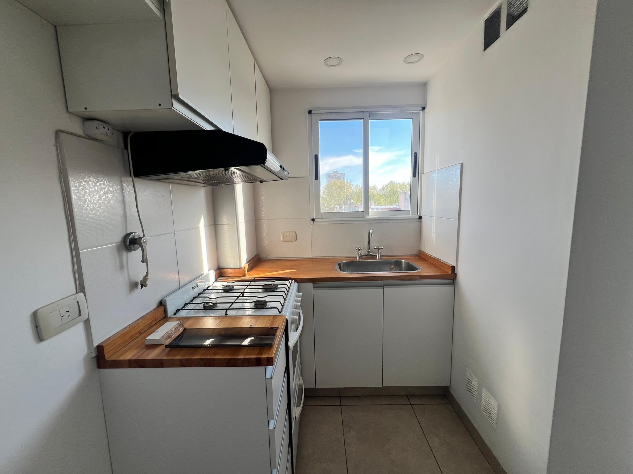 Alquiler - 2 Ambientes Al Frente con Balcon