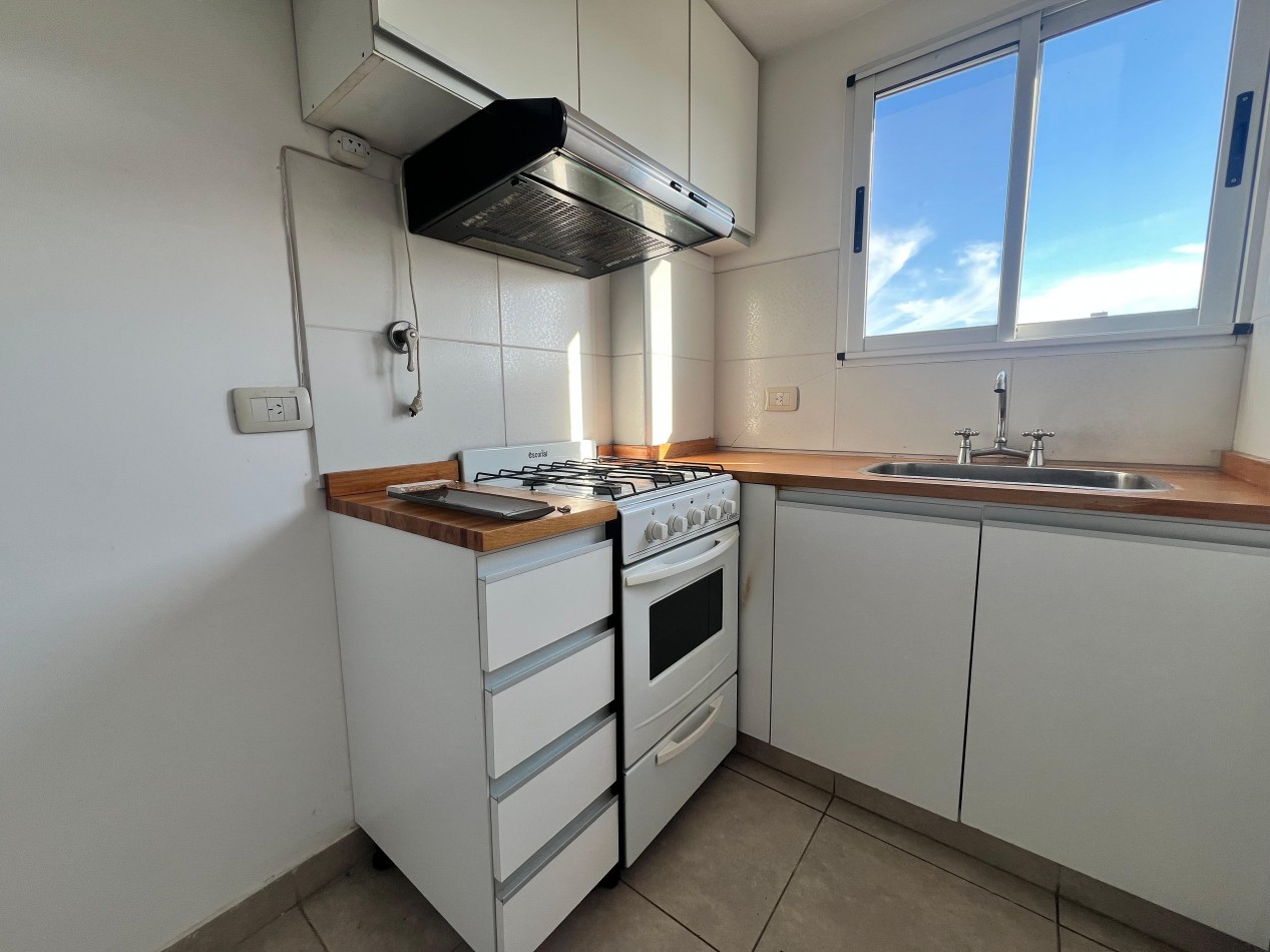 Alquiler - 2 Ambientes Al Frente con Balcon