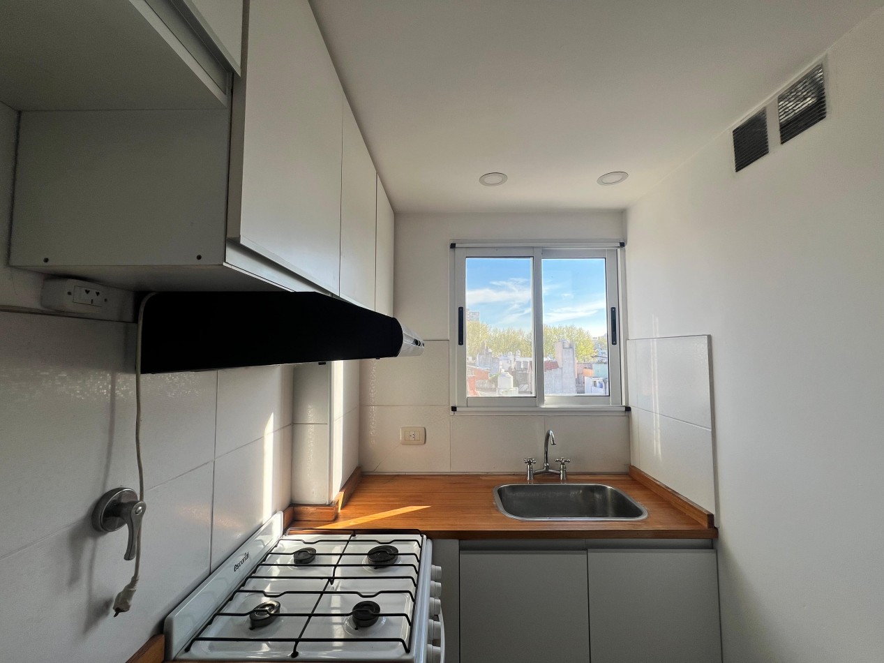 Alquiler - 2 Ambientes Al Frente con Balcon