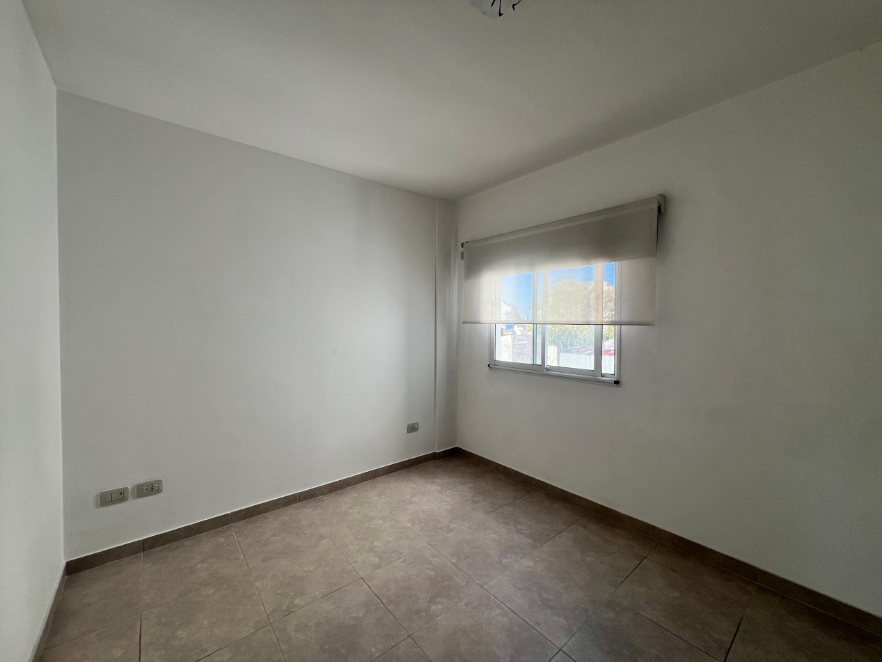 Alquiler - 2 Ambientes Al Frente con Balcon