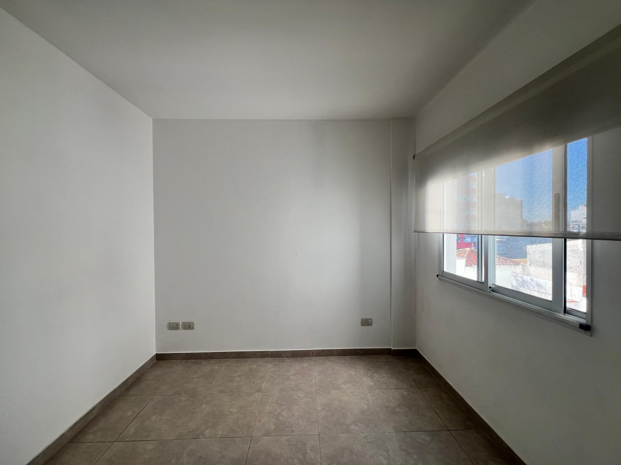 Alquiler - 2 Ambientes Al Frente con Balcon