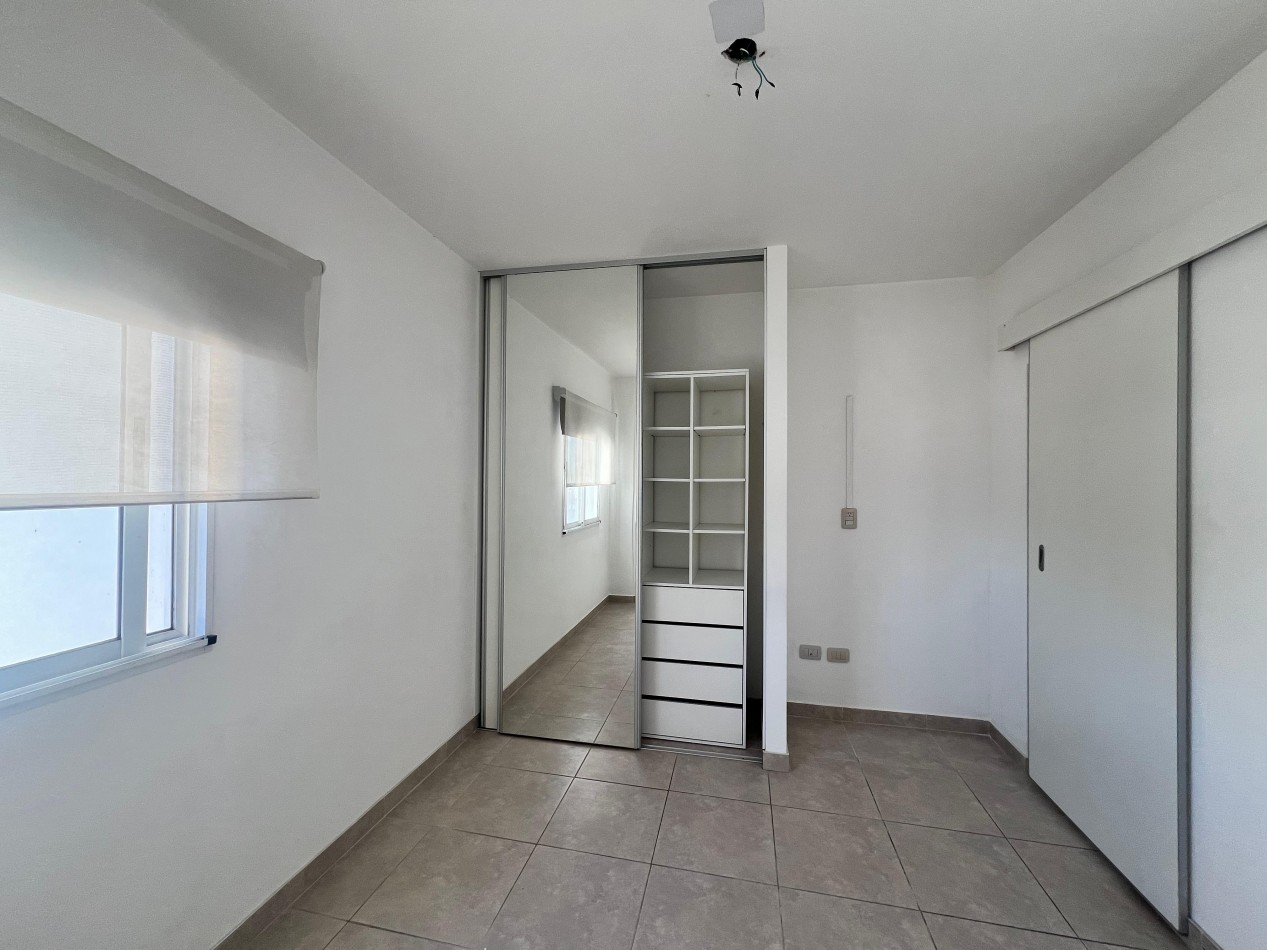 Alquiler - 2 Ambientes Al Frente con Balcon