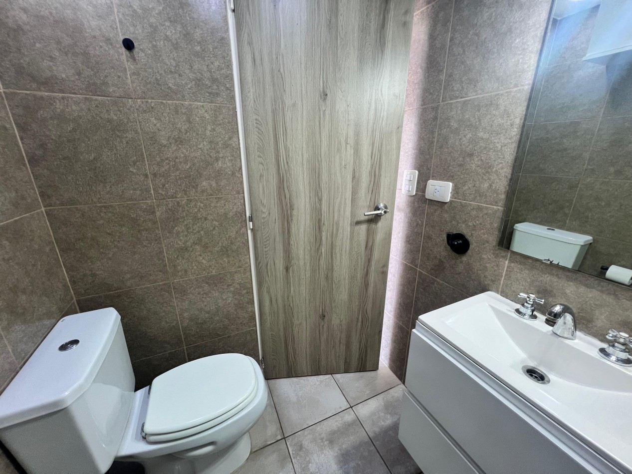 Alquiler - 2 Ambientes Al Frente con Balcon