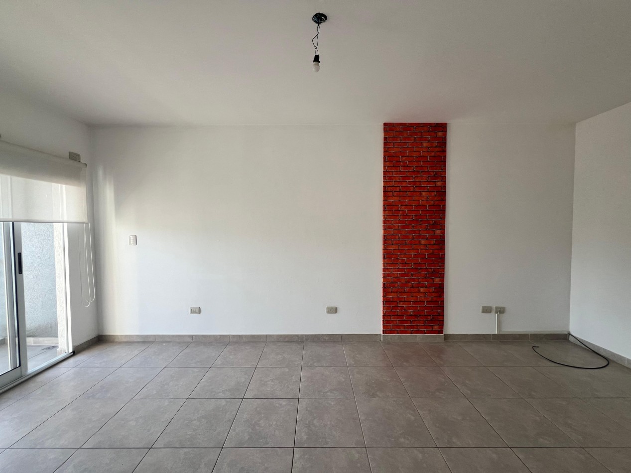 Alquiler - 2 Ambientes Al Frente con Balcon